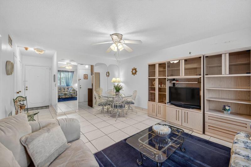  Condo & Townhome Photos
