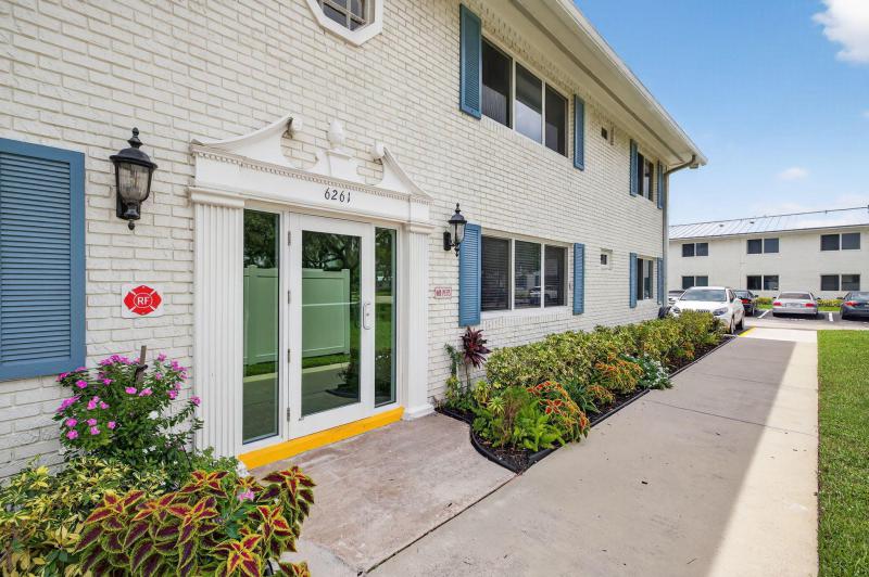  Condo & Townhome Photos