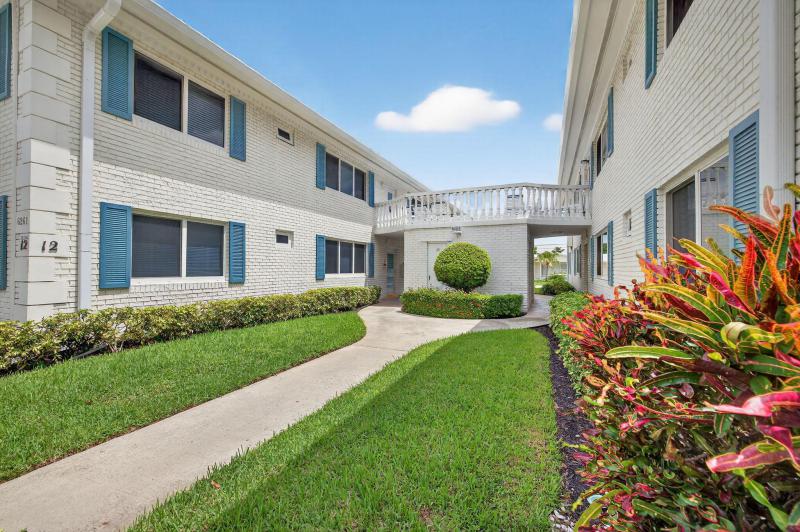  Condo & Townhome Photos
