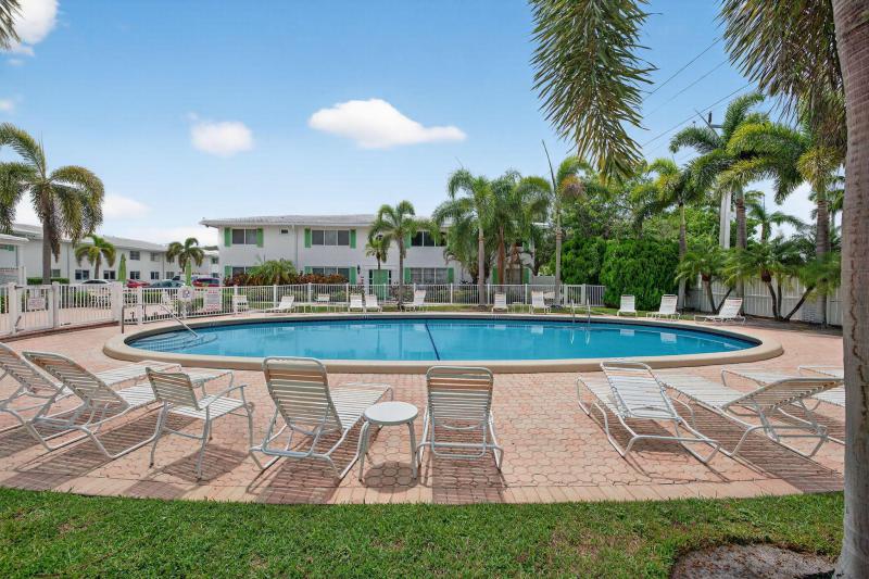  Condo & Townhome Photos