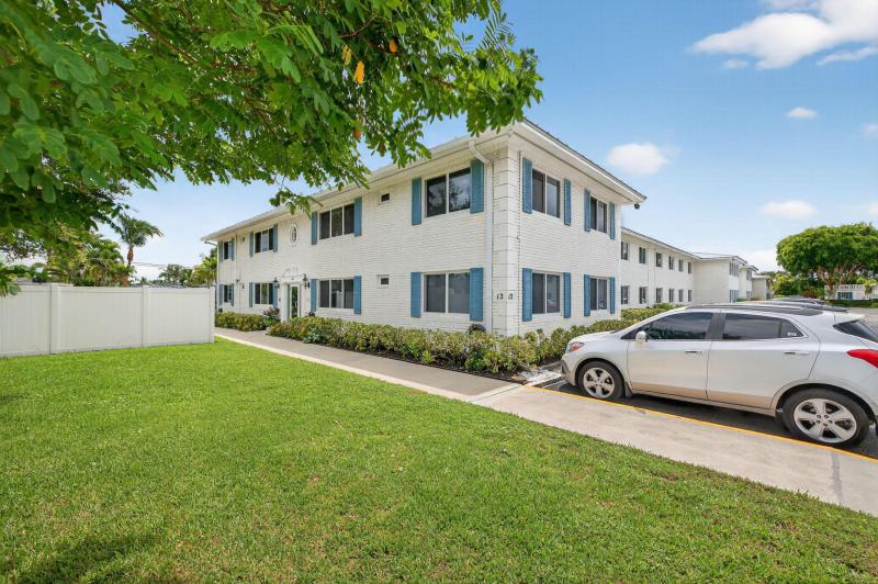  Condo & Townhome Photos