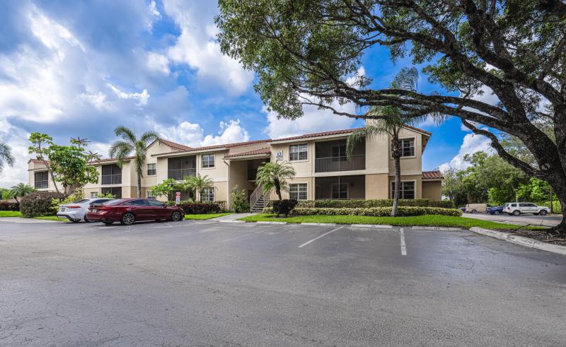  Condo & Townhome Photos