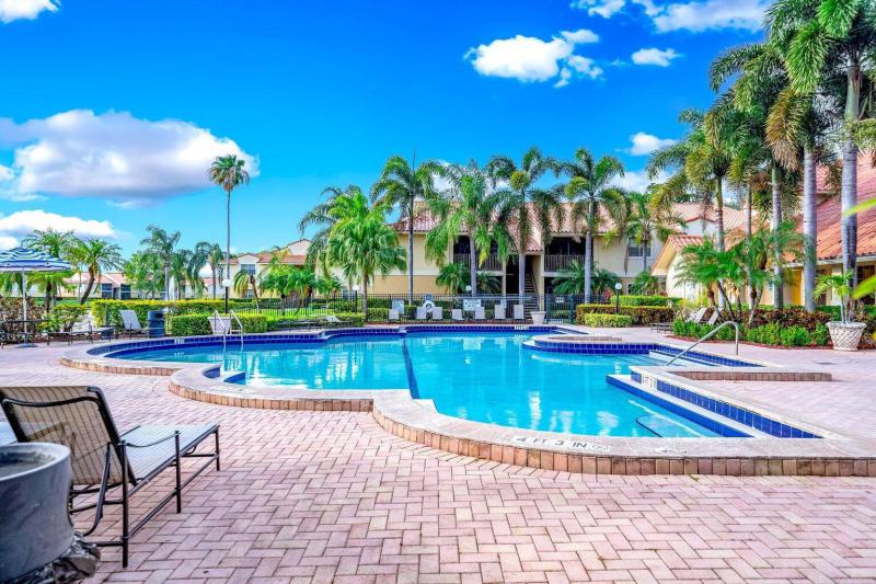  Condo & Townhome Photos