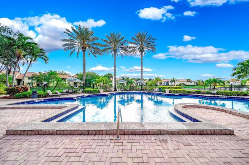  Condo & Townhome Photos