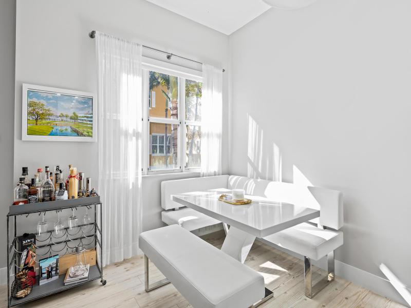  Condo & Townhome Photos
