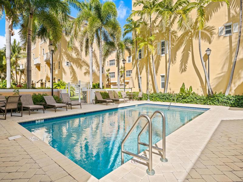  Condo & Townhome Photos