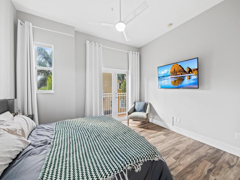  Condo & Townhome Photos