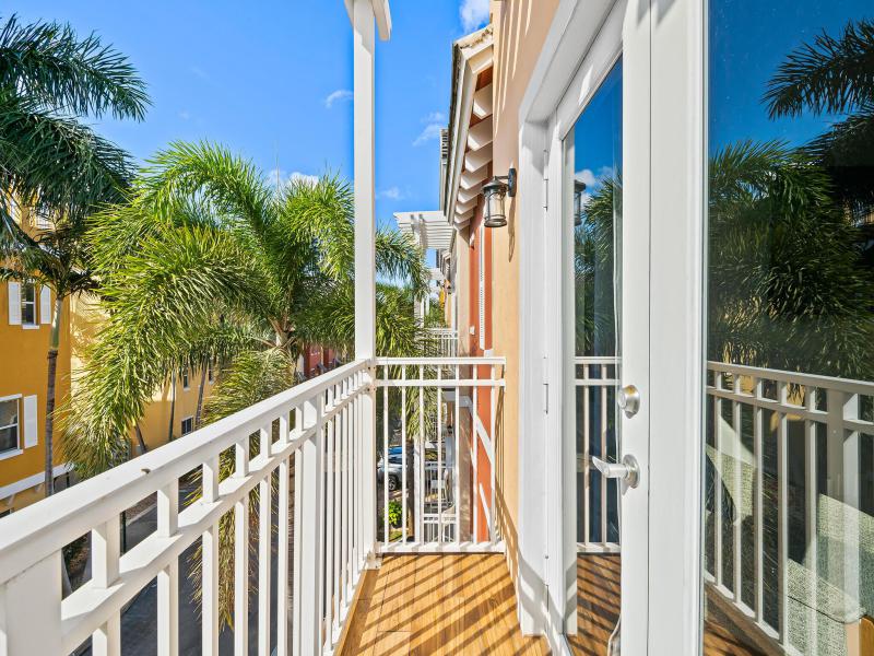  Condo & Townhome Photos