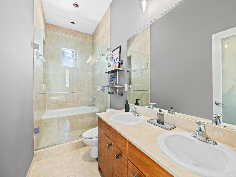  Condo & Townhome Photos