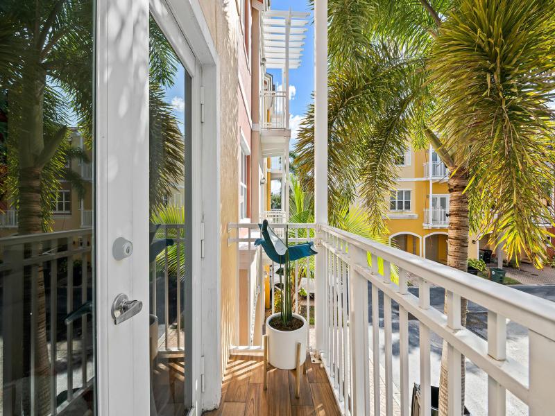  Condo & Townhome Photos