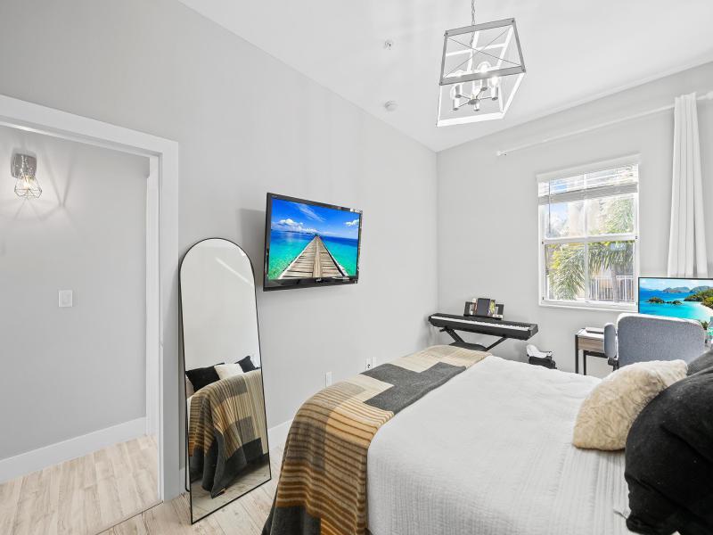  Condo & Townhome Photos