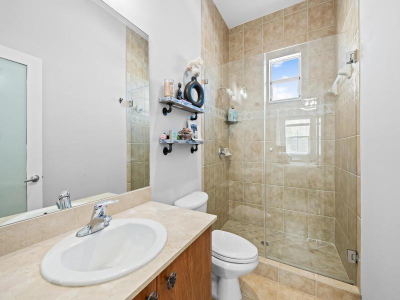  Condo & Townhome Photos
