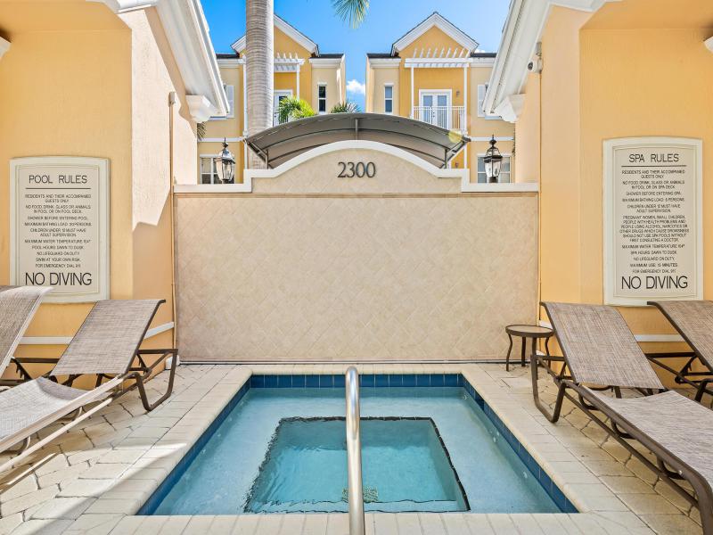  Condo & Townhome Photos