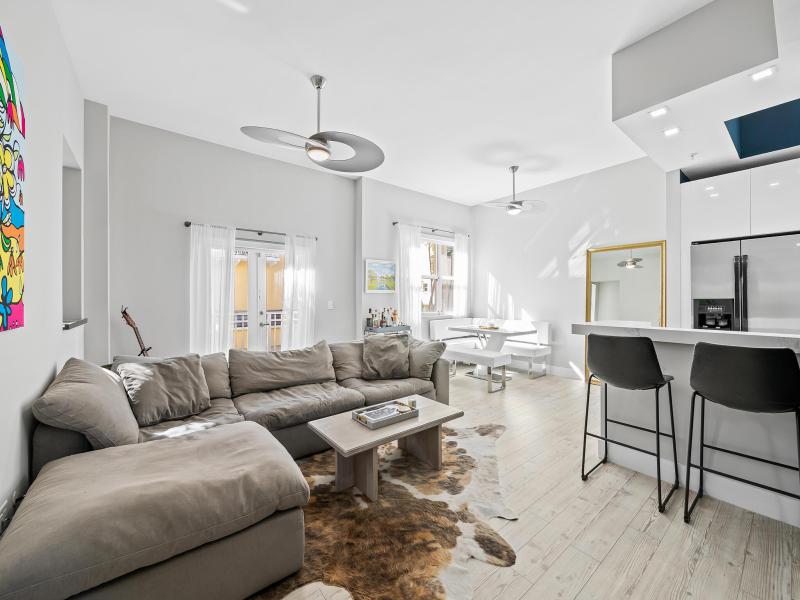  Condo & Townhome Photos