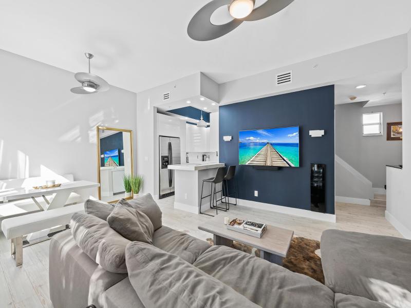  Condo & Townhome Photos