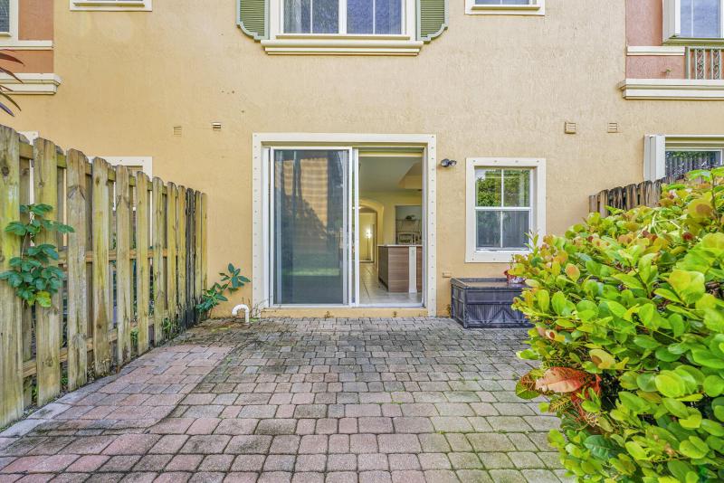  Condo & Townhome Photos