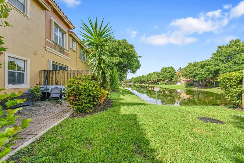  Condo & Townhome Photos