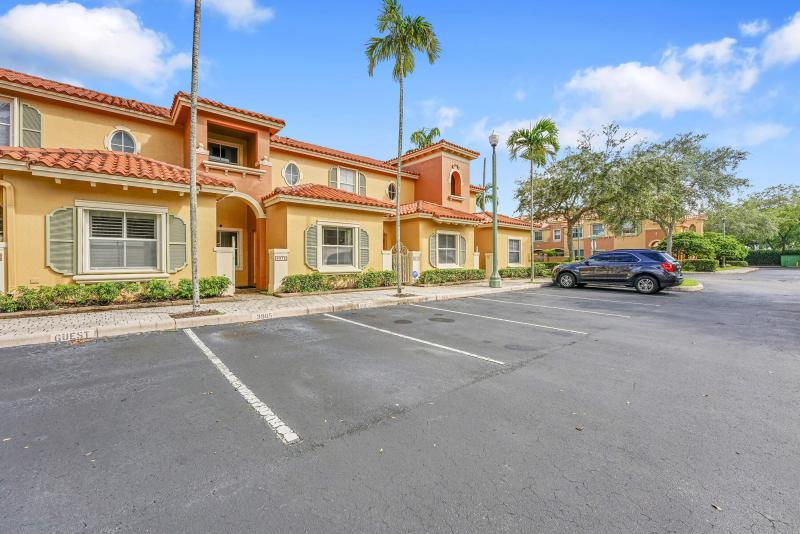  Condo & Townhome Photos