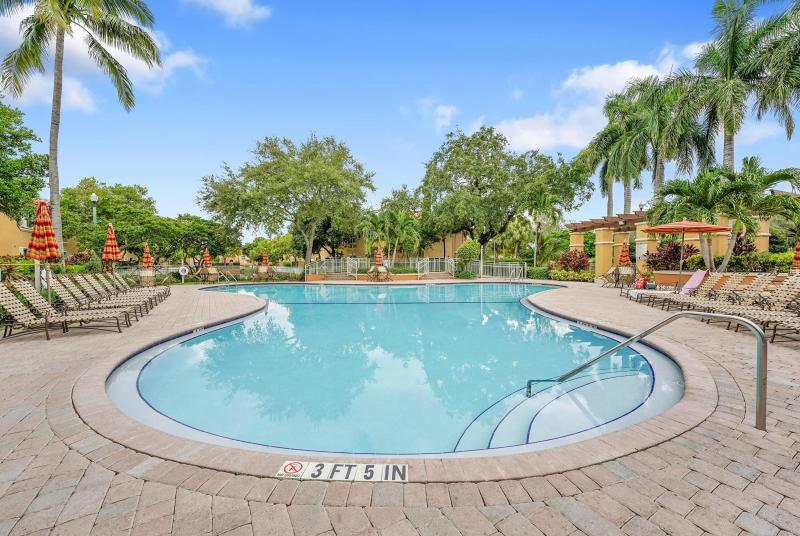  Condo & Townhome Photos