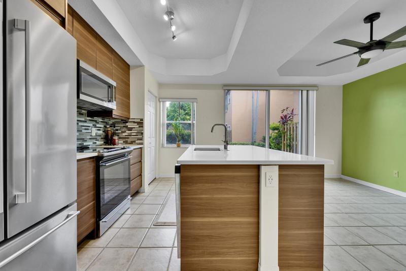  Condo & Townhome Photos