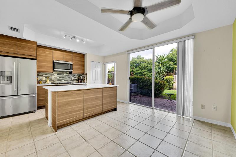  Condo & Townhome Photos