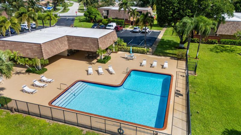  Condo & Townhome Photos