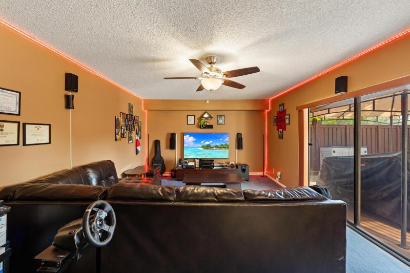  Condo & Townhome Photos