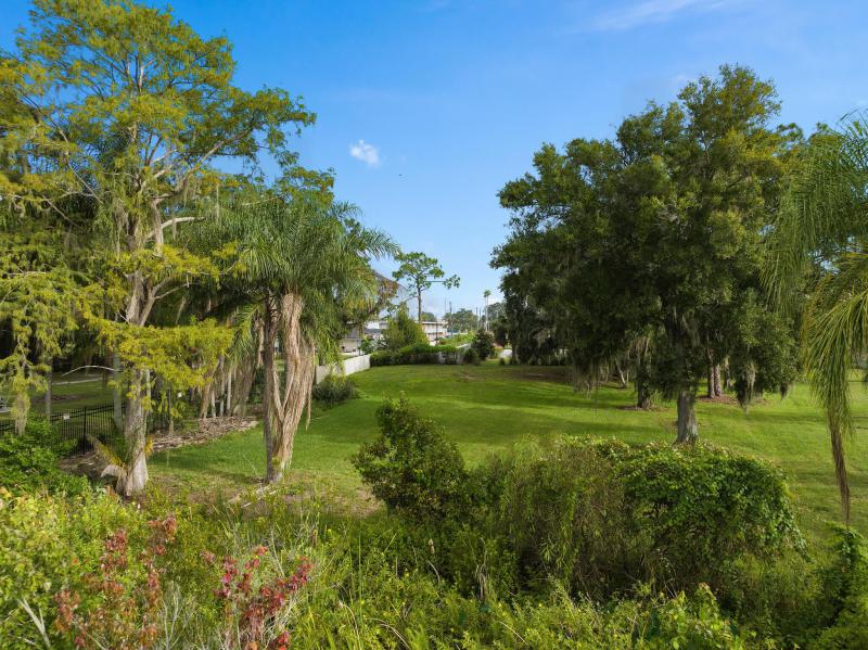  Commercial & Industrial Land Images 
