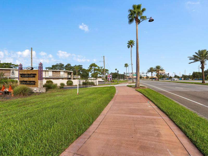  Commercial & Industrial Land Images 