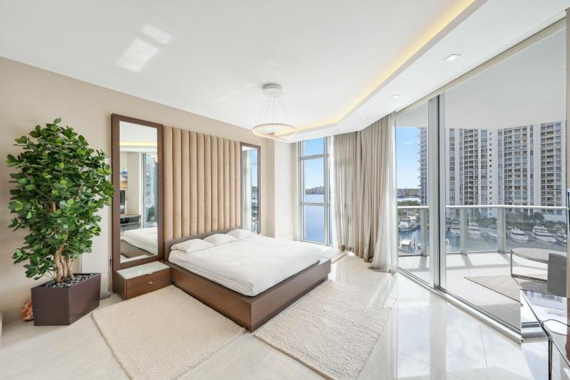  Condo & Townhome Photos