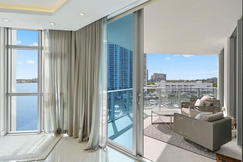 Condo & Townhome Photos