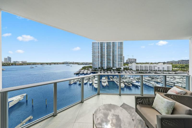  Condo & Townhome Photos