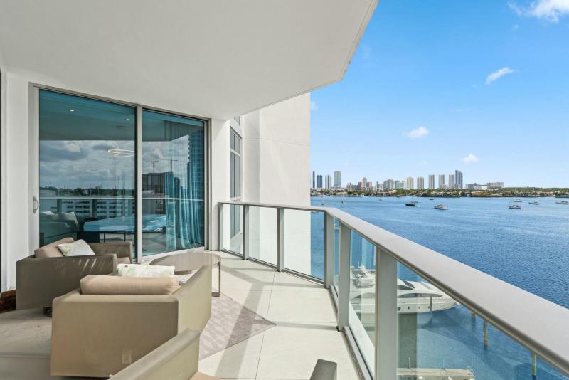  Condo & Townhome Photos