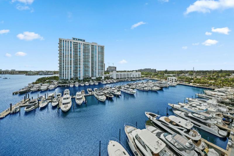  Condo & Townhome Photos