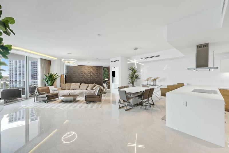  Condo & Townhome Photos