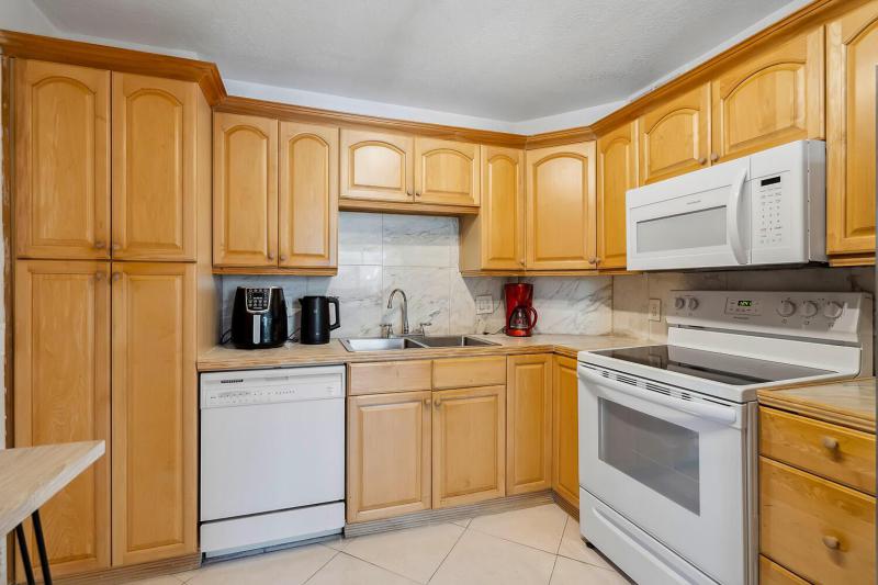  Condo & Townhome Photos