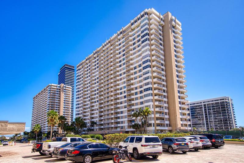  Condo & Townhome Photos