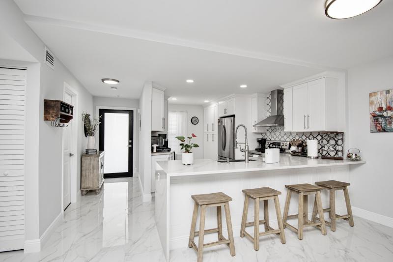  Condo & Townhome Photos