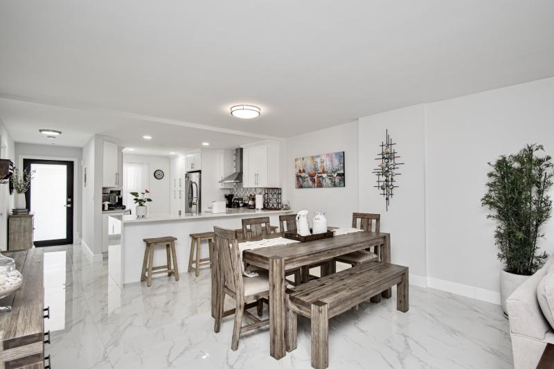  Condo & Townhome Photos