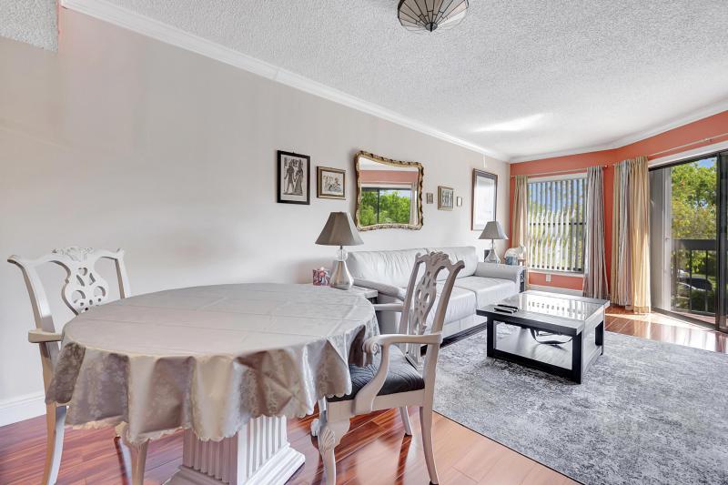  Condo & Townhome Photos