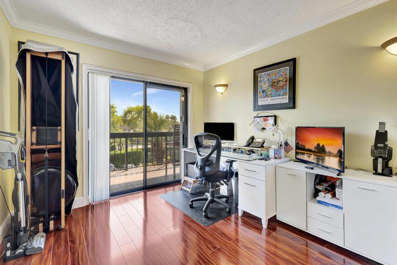  Condo & Townhome Photos
