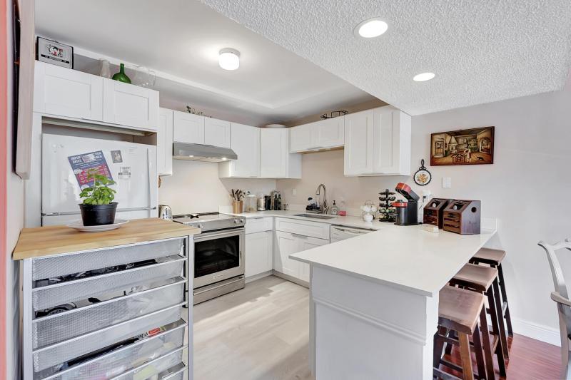  Condo & Townhome Photos