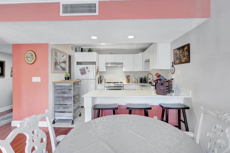  Condo & Townhome Photos