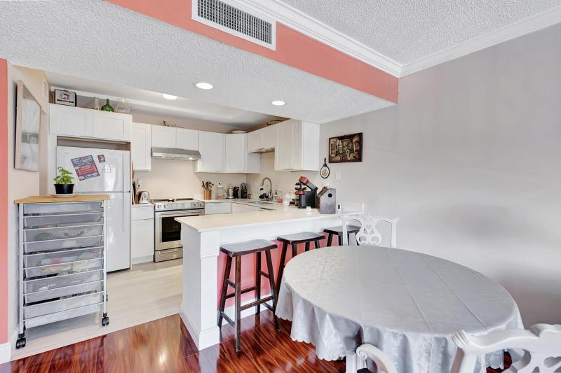  Condo & Townhome Photos
