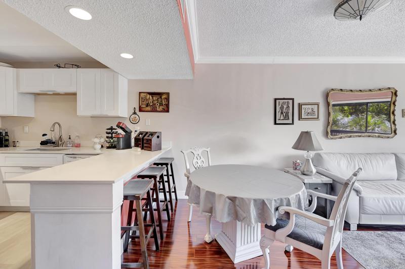  Condo & Townhome Photos