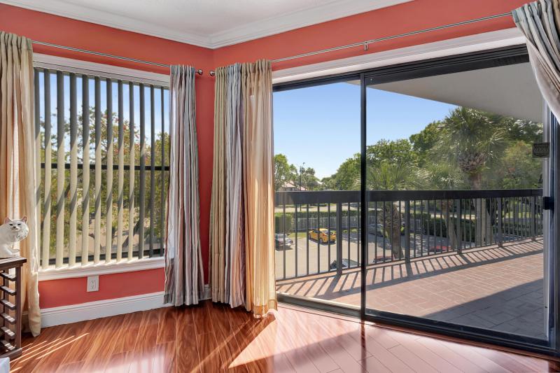  Condo & Townhome Photos