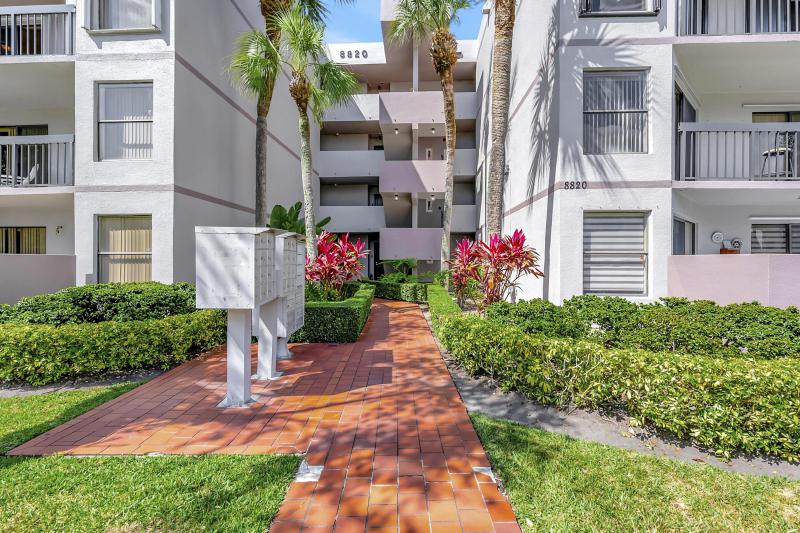  Condo & Townhome Photos