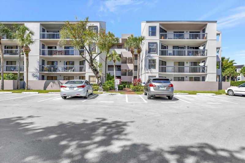  Condo & Townhome Photos