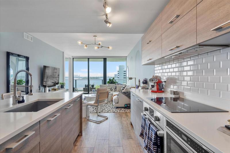  Condo & Townhome Photos