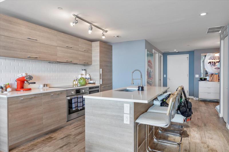  Condo & Townhome Photos